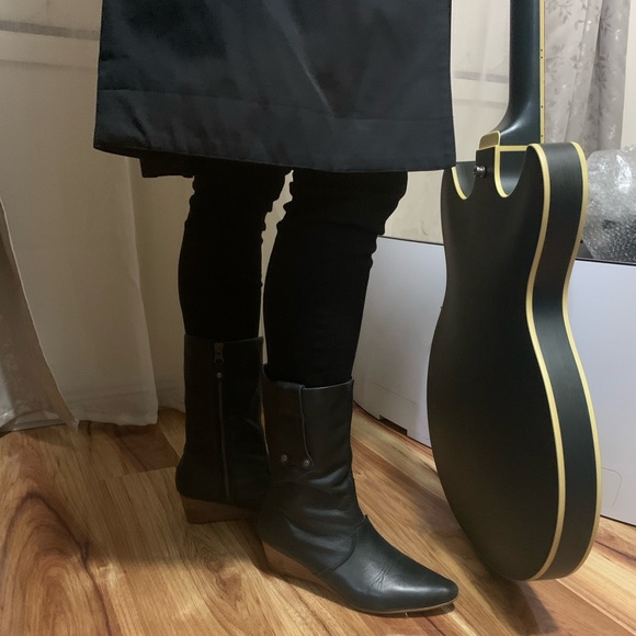 🖤 Witchery wedge boots in dark blue/black EU 37/AU 6/6.5 (brown bottom) 🖤 - Picture 4 of 7